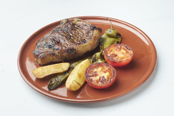 Entrecot a la brasa con guarnición